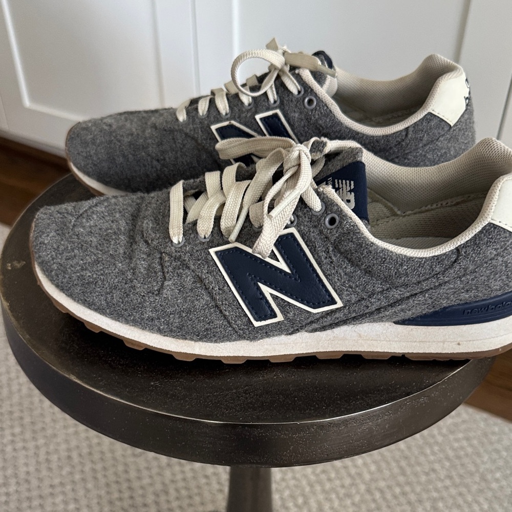 New Balance Navy and Gray Woman’s Sneakers